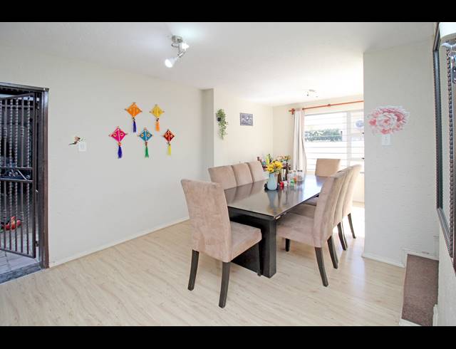 2 BEDROOM HOUSE FOR SALE IN SUNNINGHILL